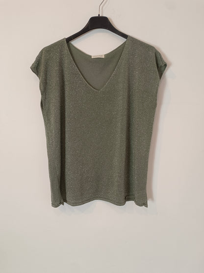 RENATTA&GO. Camiseta verde hilos Tu(m)