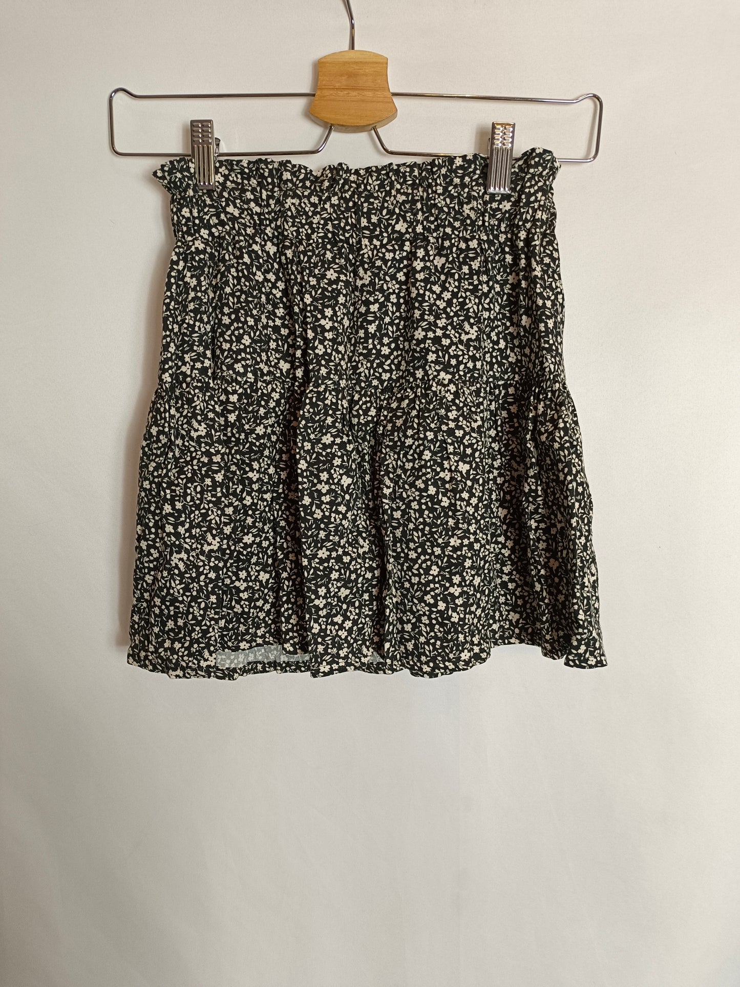 ZARA. Black floral skirt, size 11-12 years