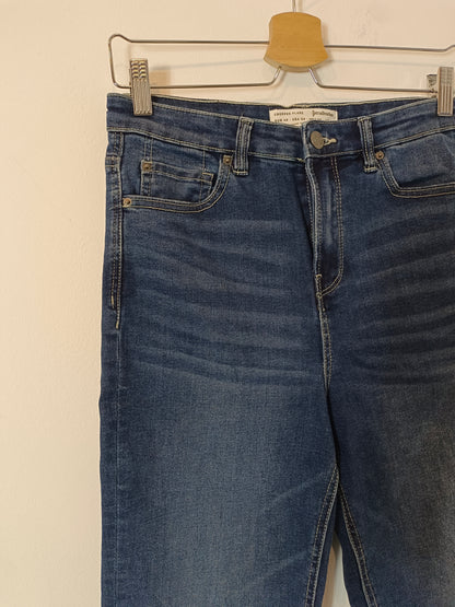 STRADIVARIUS. Denim elástico desflecados. T 40