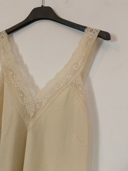 OTRAS. Top beige claro lencero. T S/M