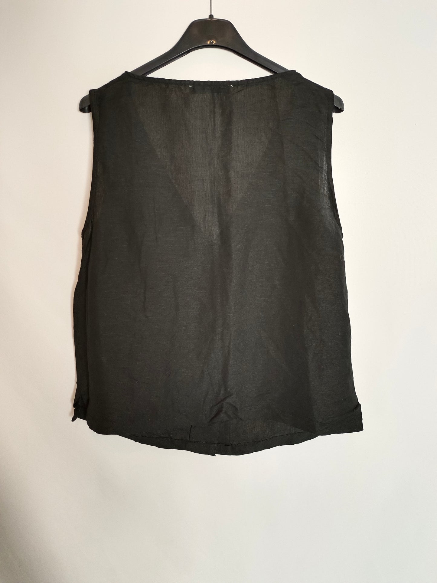 MANGO. Top negro abotonado T.m