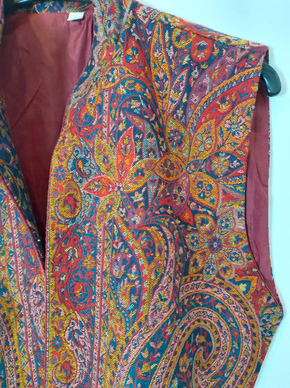 OTRAS. Chaleco estampado burdeos T.L