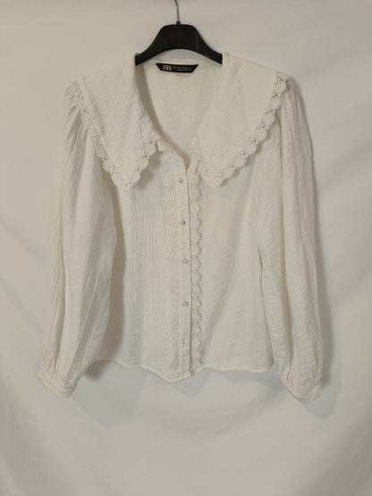 ZARA. Blusa beige cuello bebé T.s