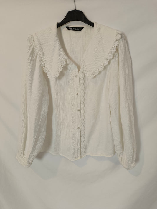 ZARA. Blusa beige cuello bebé T.s