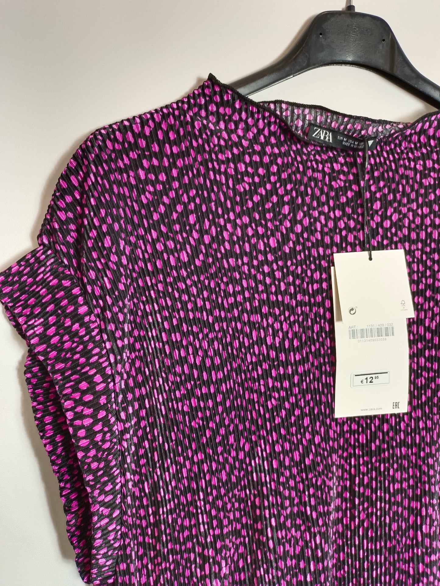 ZARA. Top negro plisado T.m