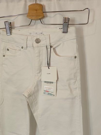 ZARA. White flared trousers, size 9 years