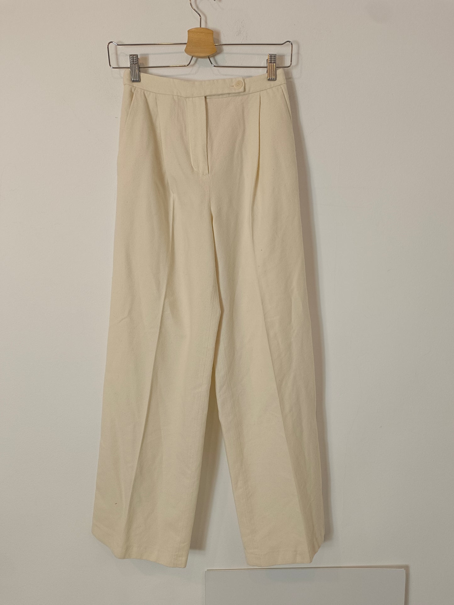 MASSIMO DUTTI. Pantalón pinzas beige crudo