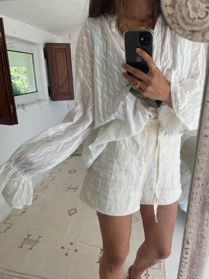 LÉANE STUDIO. White blouse with embroidered details. TS