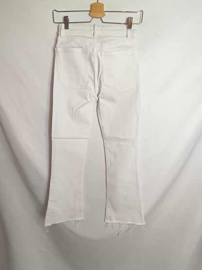 ZARA. Pantalón blanco acampanado T.34