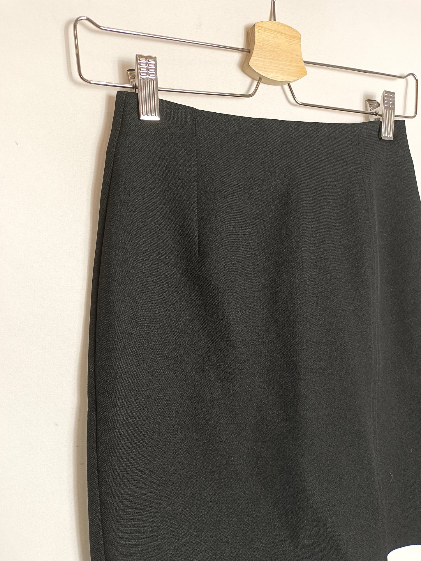 PIMKIE. falda negra básica apertura T.34