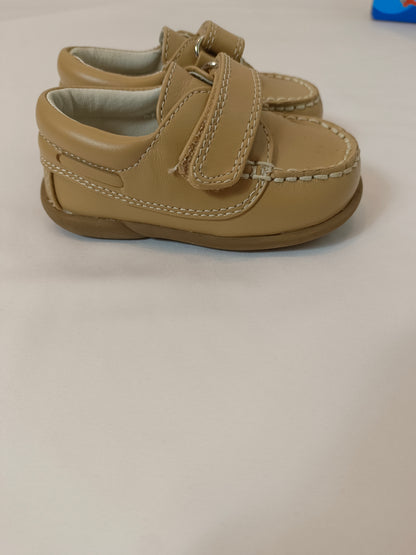 D'BEBE. Beige moccasins, size 20
