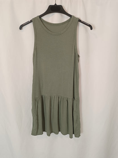OTRAS. Vestido verde fluido T.8 años