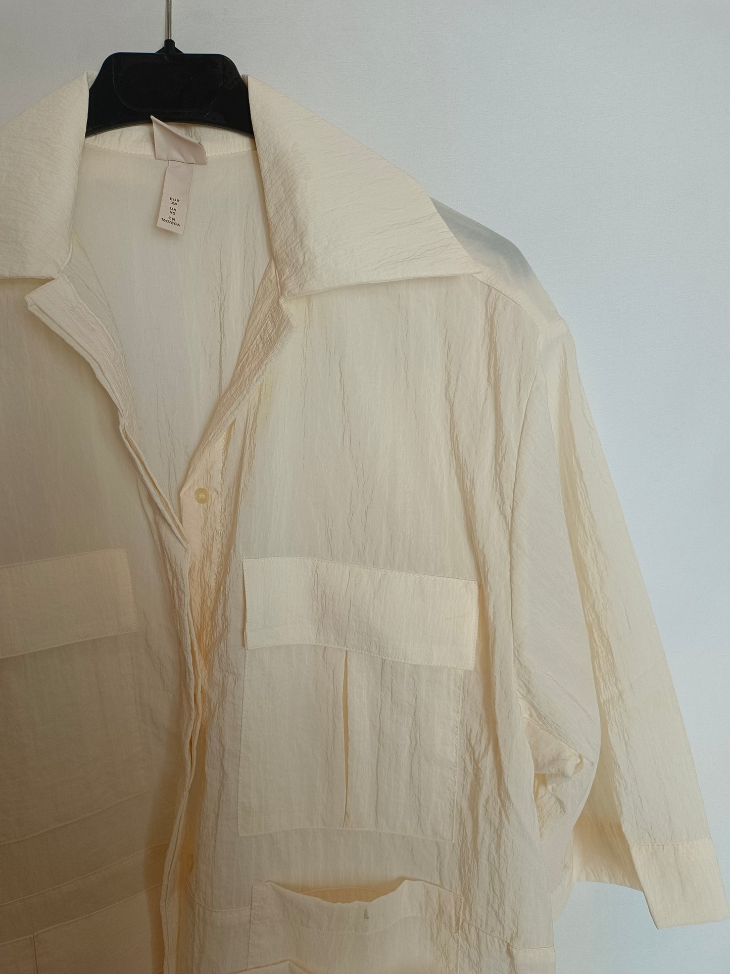 H&M. Camisa beige impermeable T.xs (oversized)