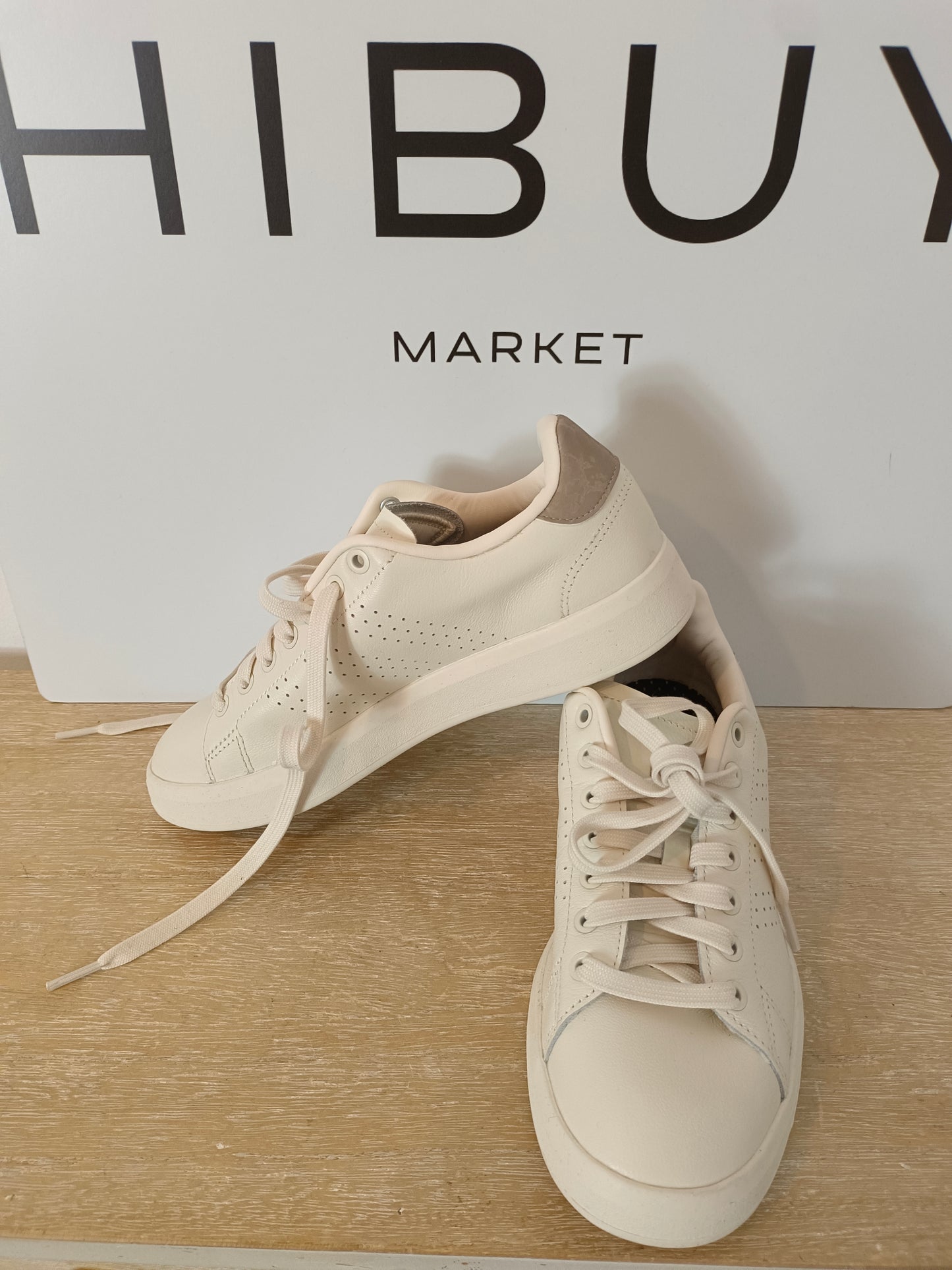ADIDAS. Zapatillas blancas detalles beige T.38