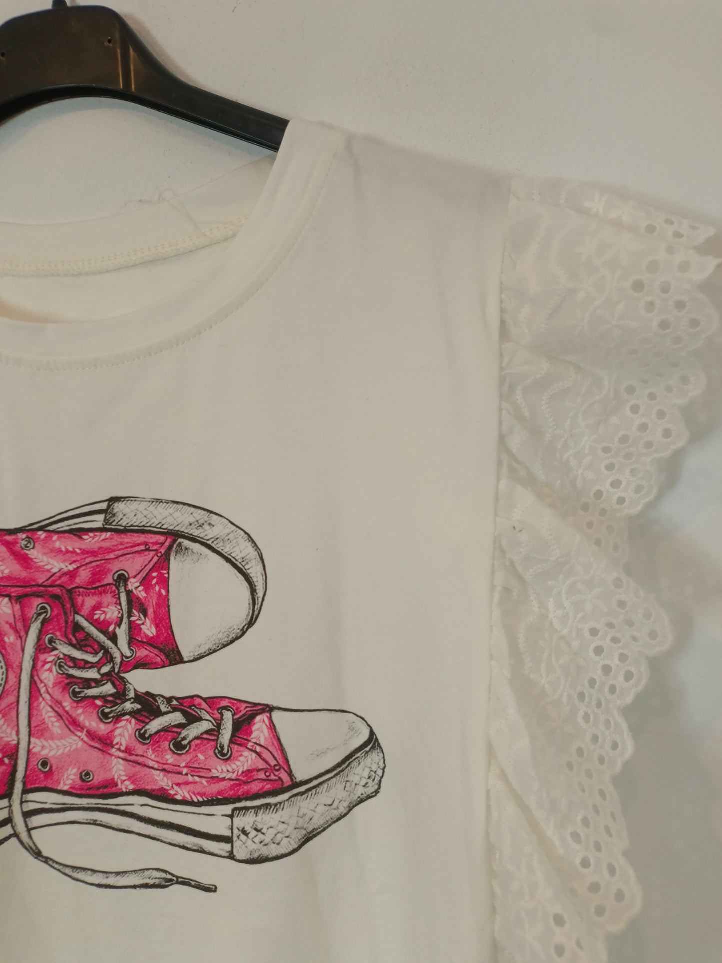 OTHERS. White T-shirt with drawing. TS