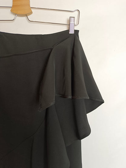 ZARA. falda negra volante T.m