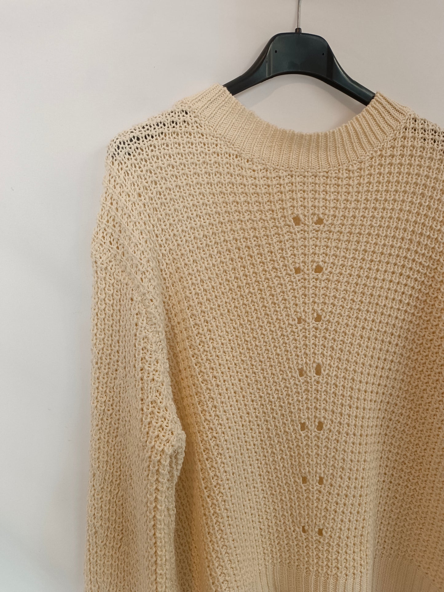 SCALPERS. Jersey beige troquelado T.m