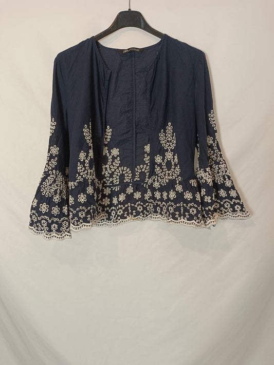 ZARA. Chaqueta azul bordada T.m