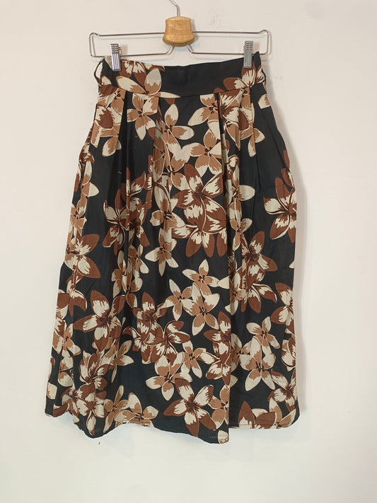 OTRAS. falda negra flores TU(S)