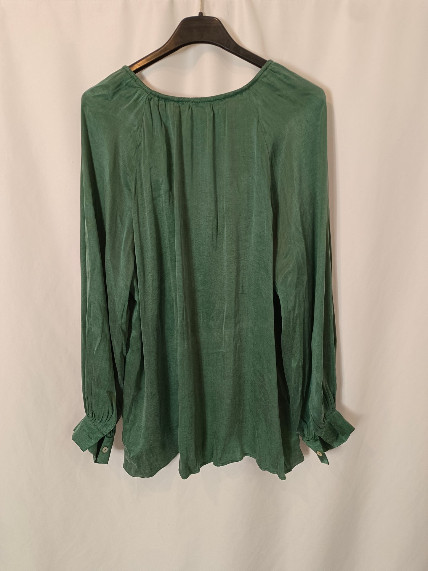 ZARA. Flowy green blouse T.xs