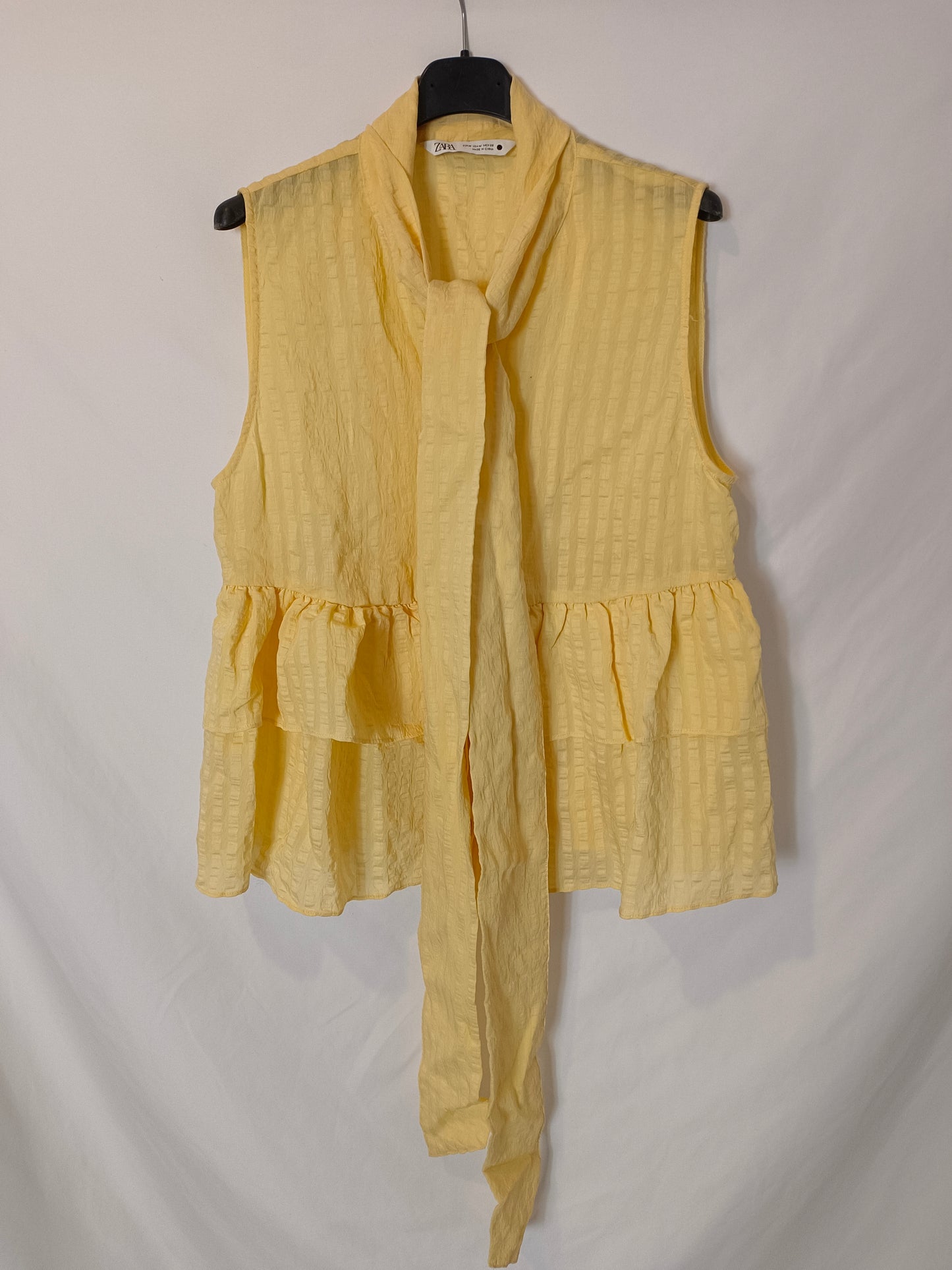 ZARA. Blusa cuadros textura amarilla T.m