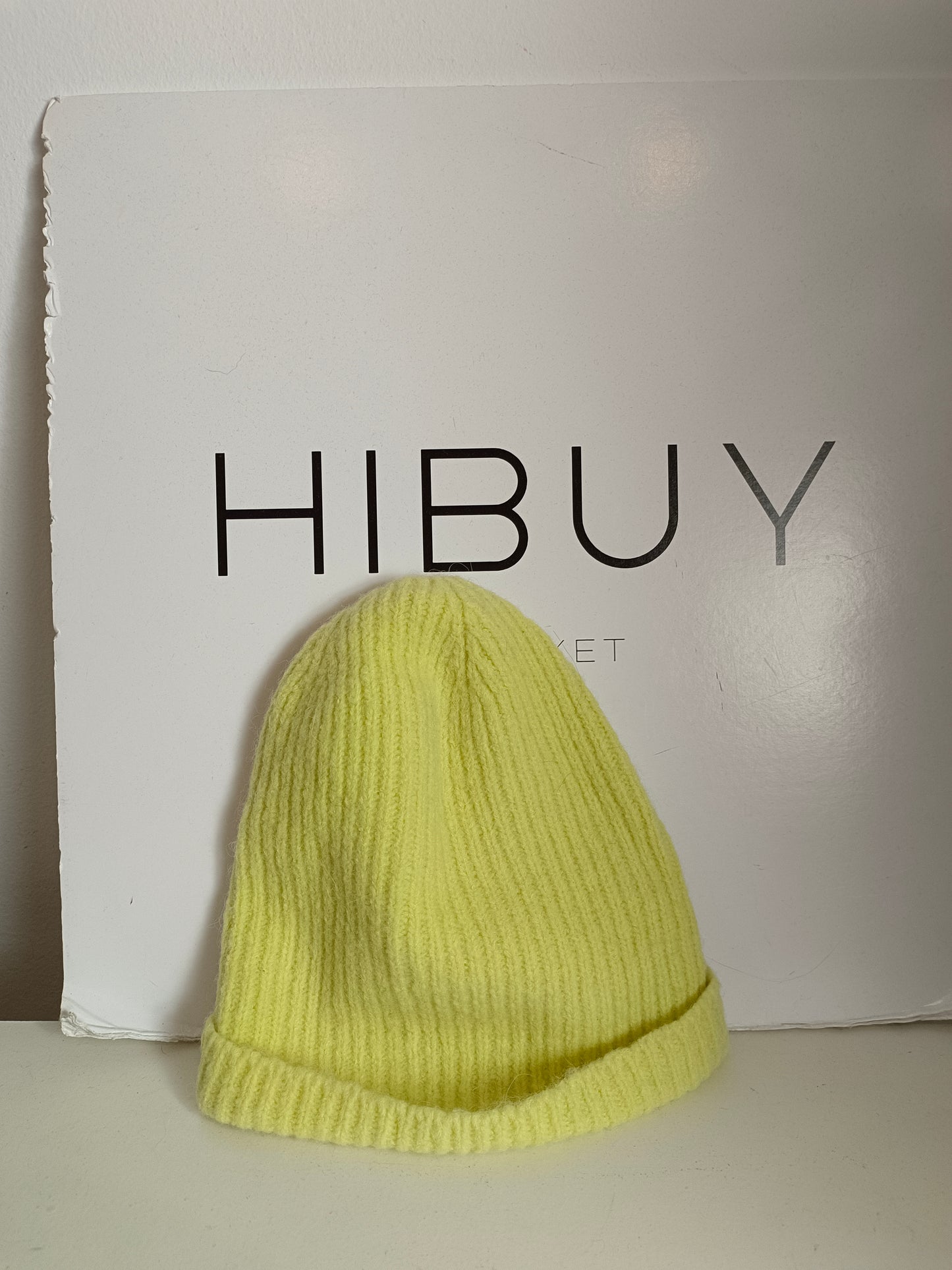 MANGO. Gorro amarillo