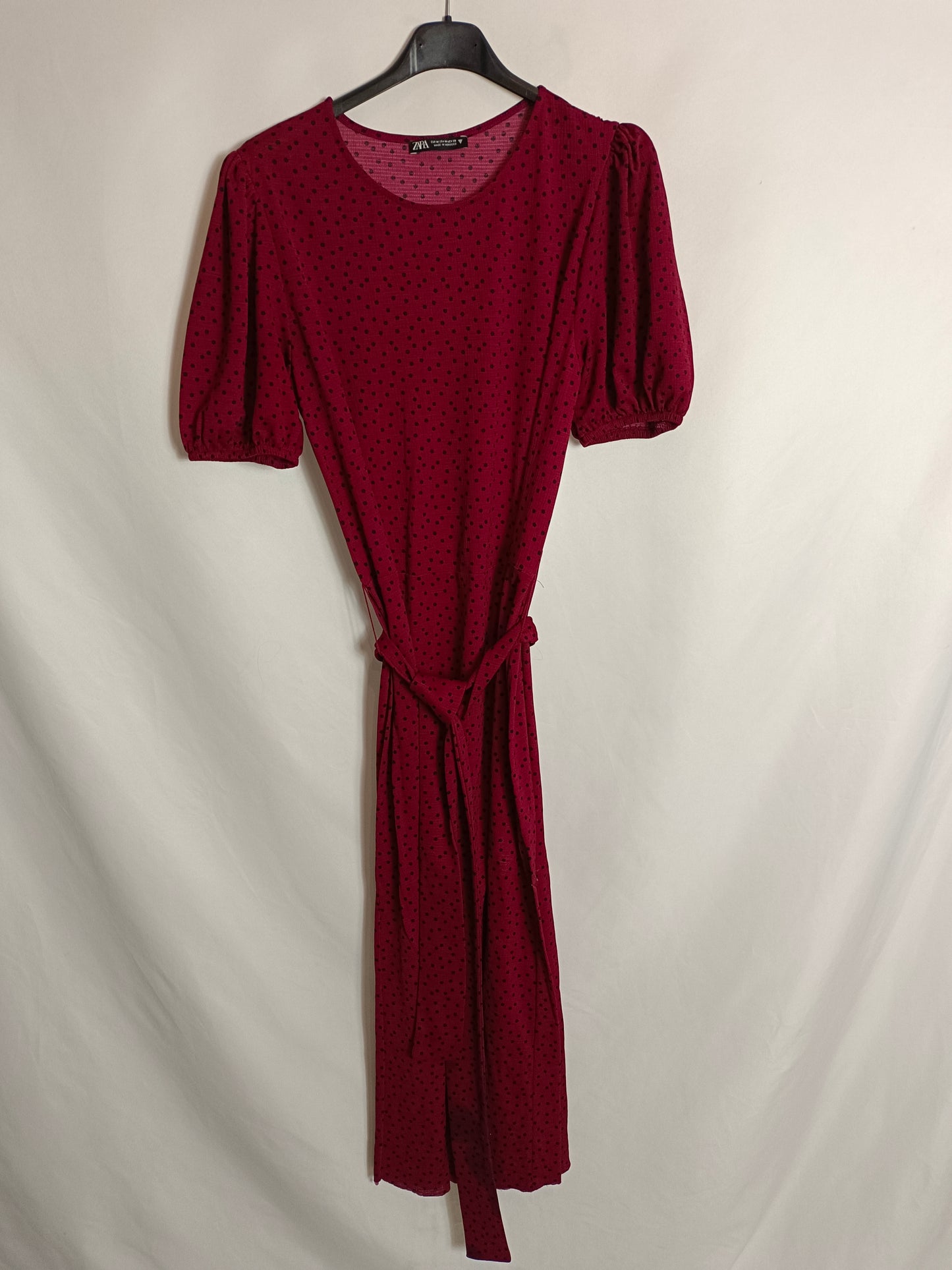 ZARA. Vestido midi burdeos lunares T.m