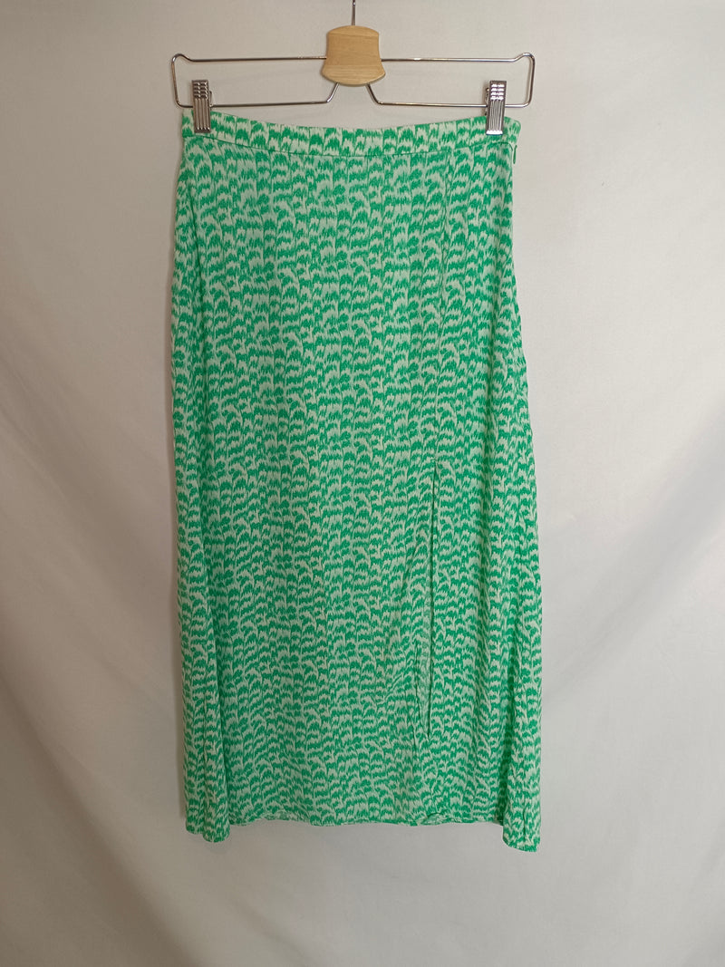 H&M. falda midi verde estampada T36