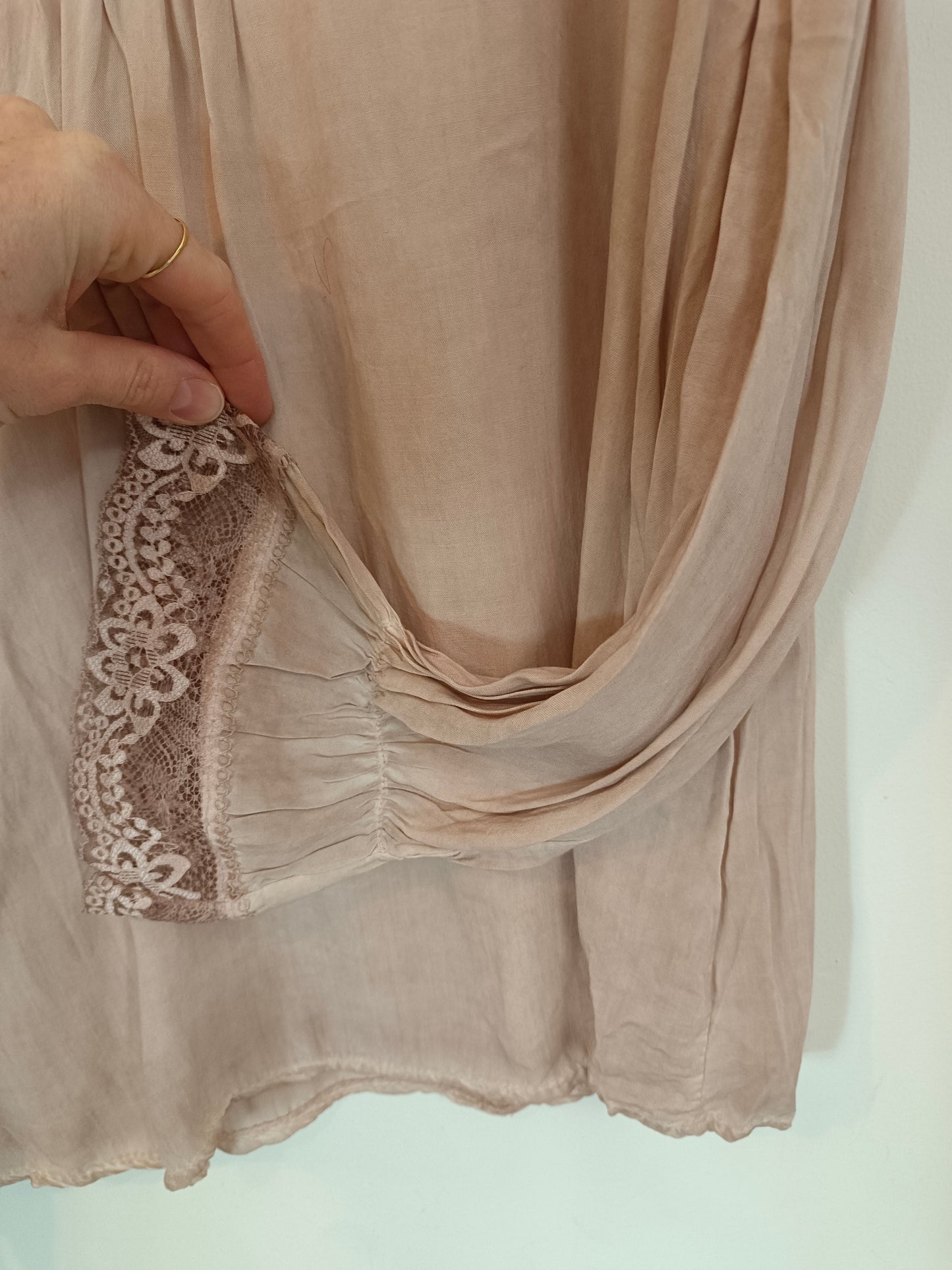 OTRAS. Top rosa empolvado encaje. T M