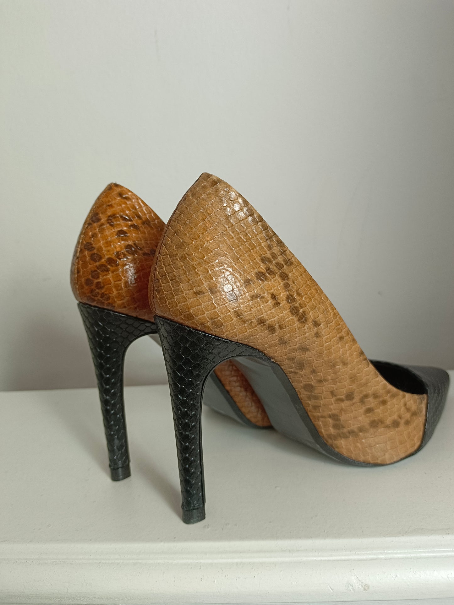 ZARA. Stiletos tacón print T.36