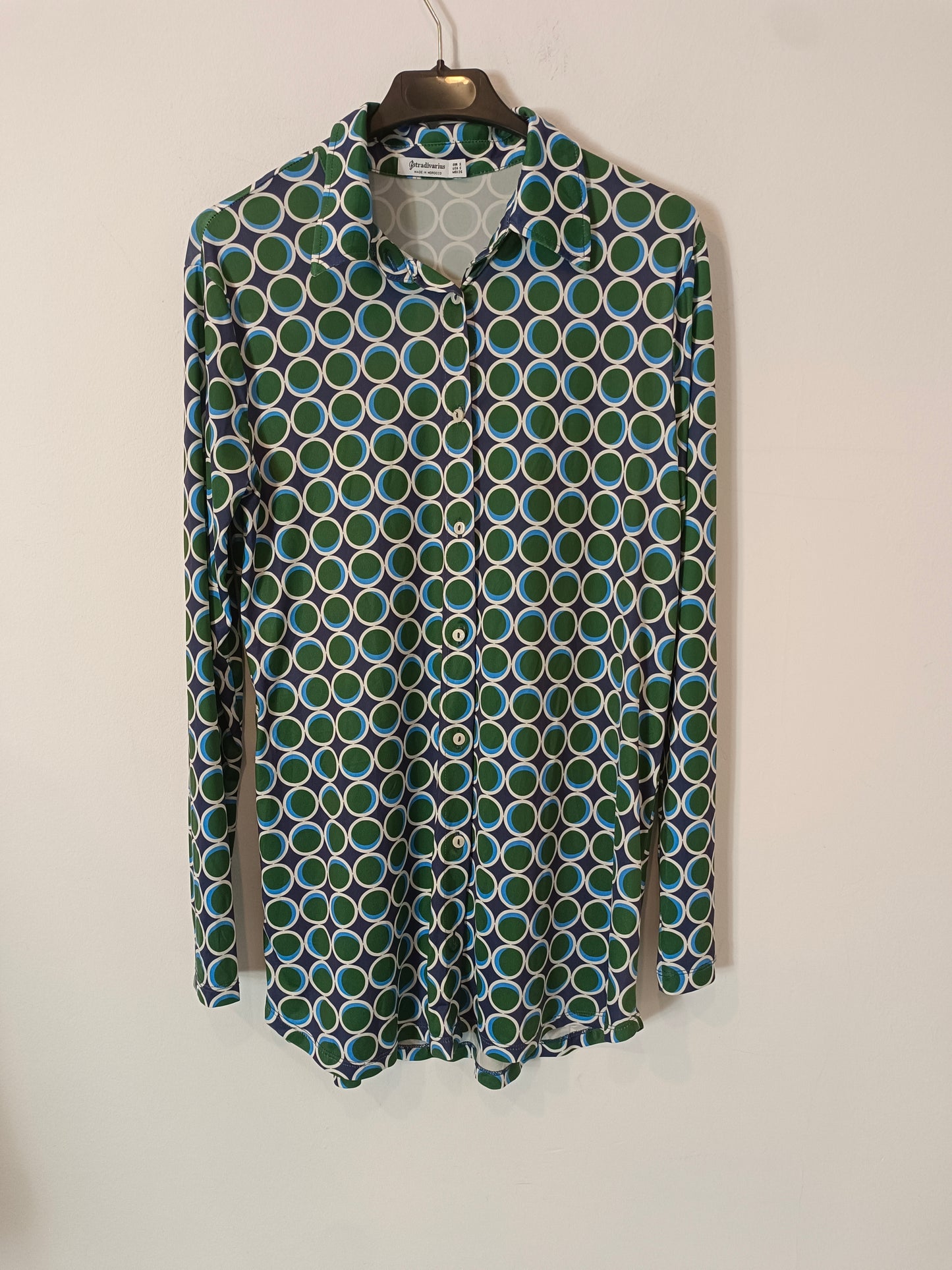 STRADIVARIUS. Blusa fluida estampado retro. T S