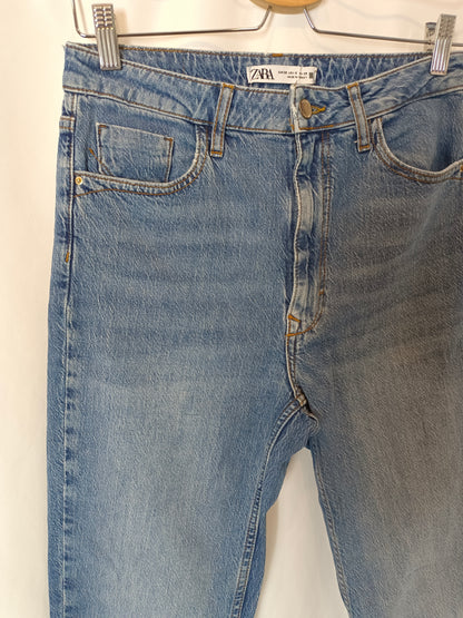 ZARA. Denim trousers with a 38-inch opening