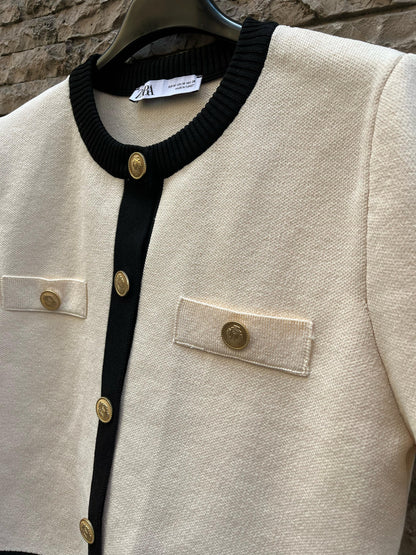 ZARA. top punto beige abotonado  T.m