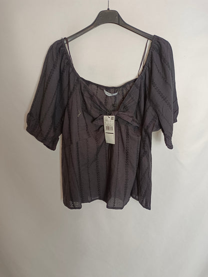 VIOLETA BY MANGO. Black die-cut top TM