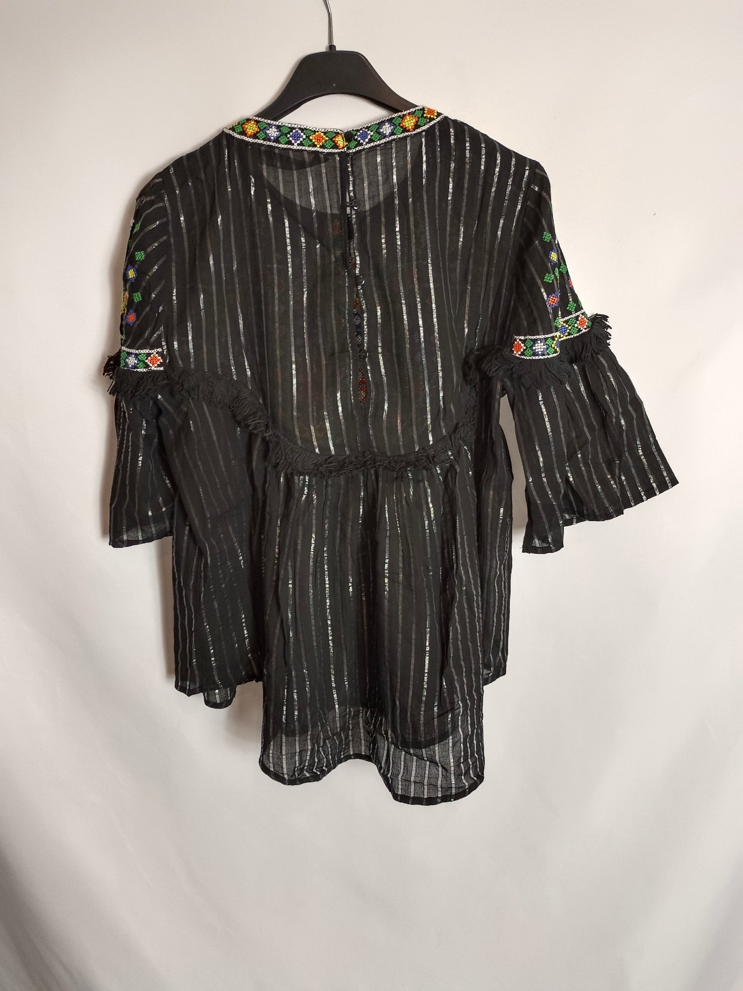ZARA. Blusa negra bordada  T.m