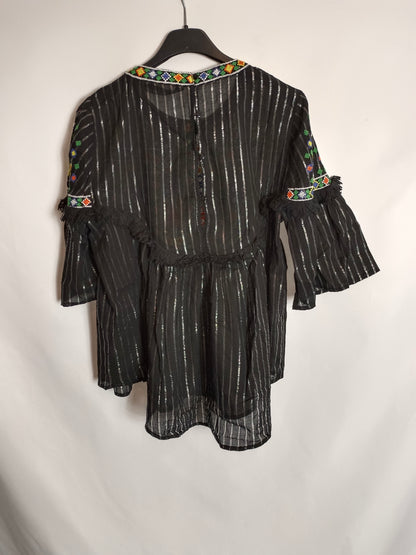 ZARA. Blusa negra bordada  T.m
