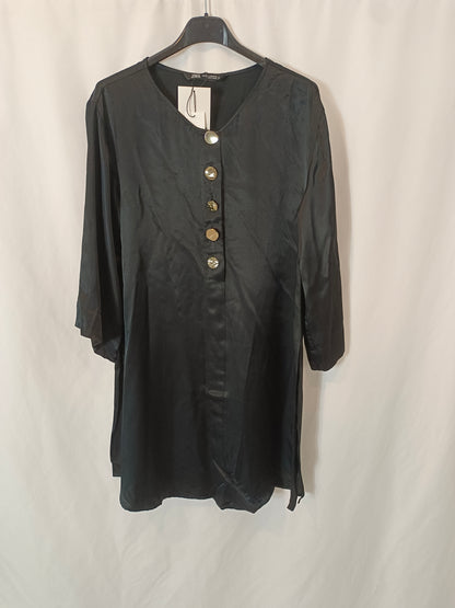 ZARA. top negro satinado T.xs