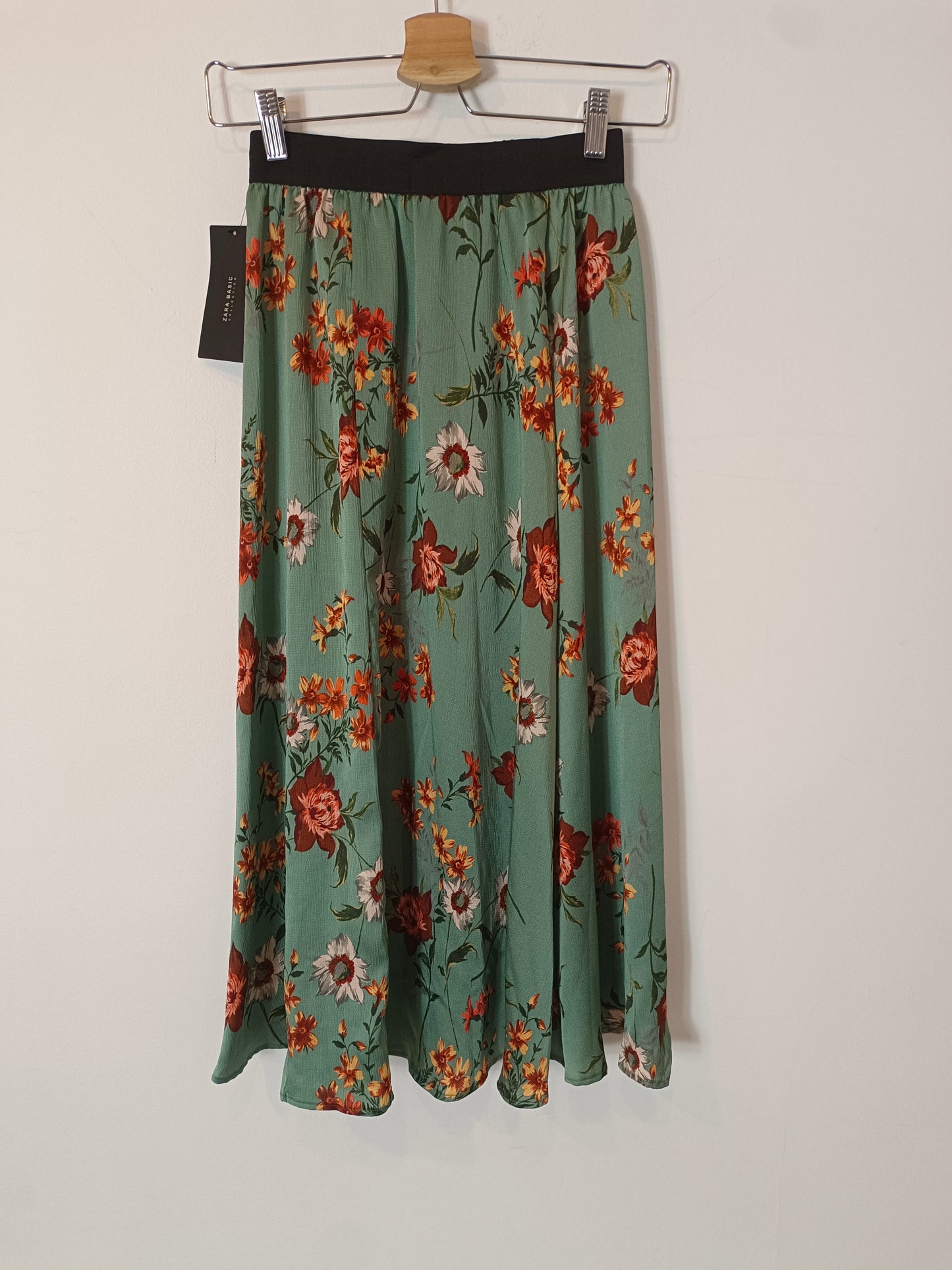 ZARA. Green floral midi skirt T.xs