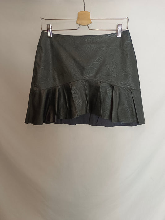ZARA. Short faux leather skirt Tm