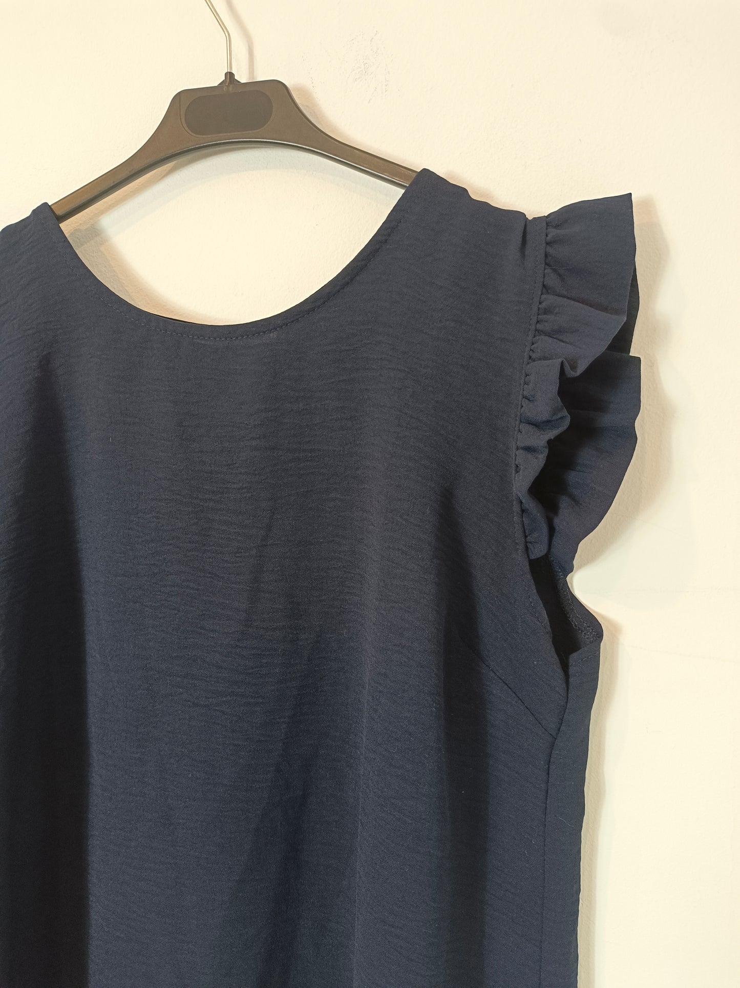 ALGO BONITO. Top azul volantes T.l