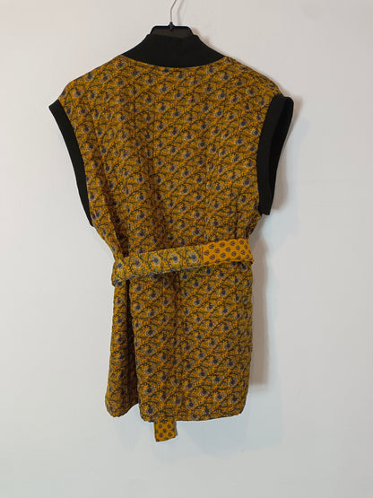OTHERS. Mustard flower vest Tu(M)