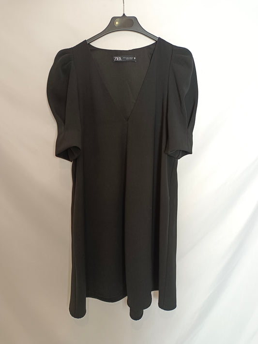 ZARA. Vestido corto negro T.s