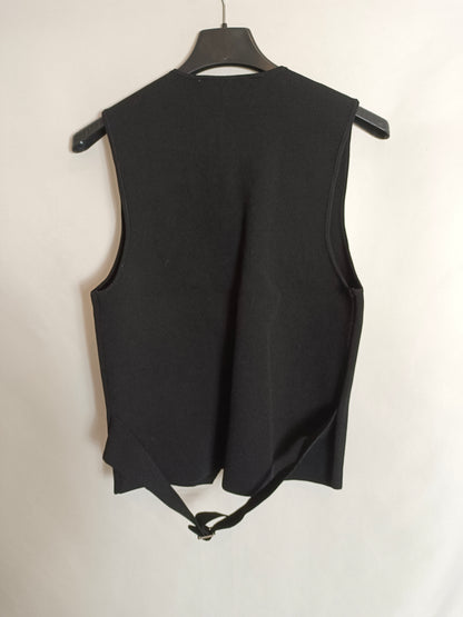ZARA. Black Ts knit vest