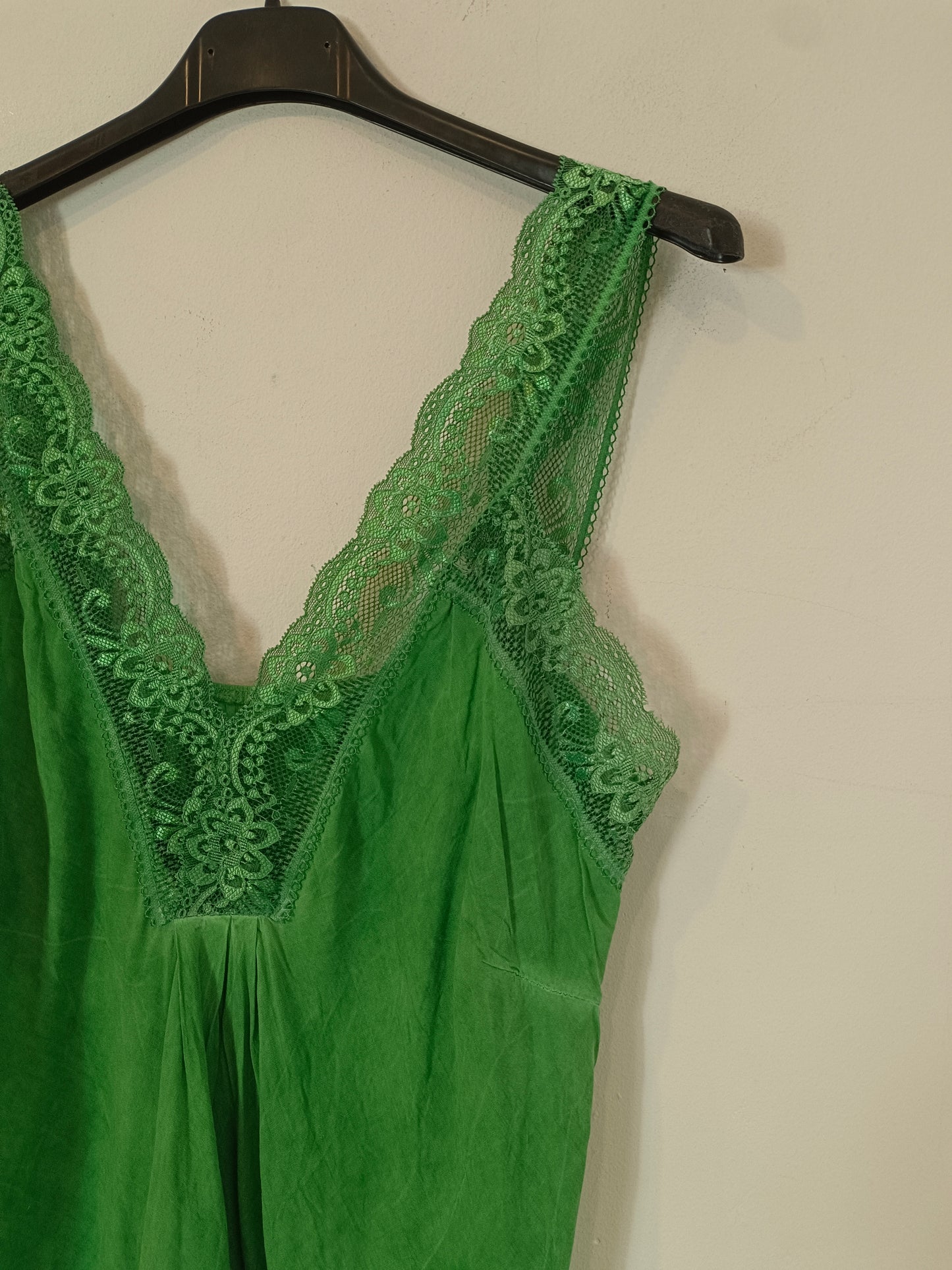OTRAS. Top verde lencero. T S/M