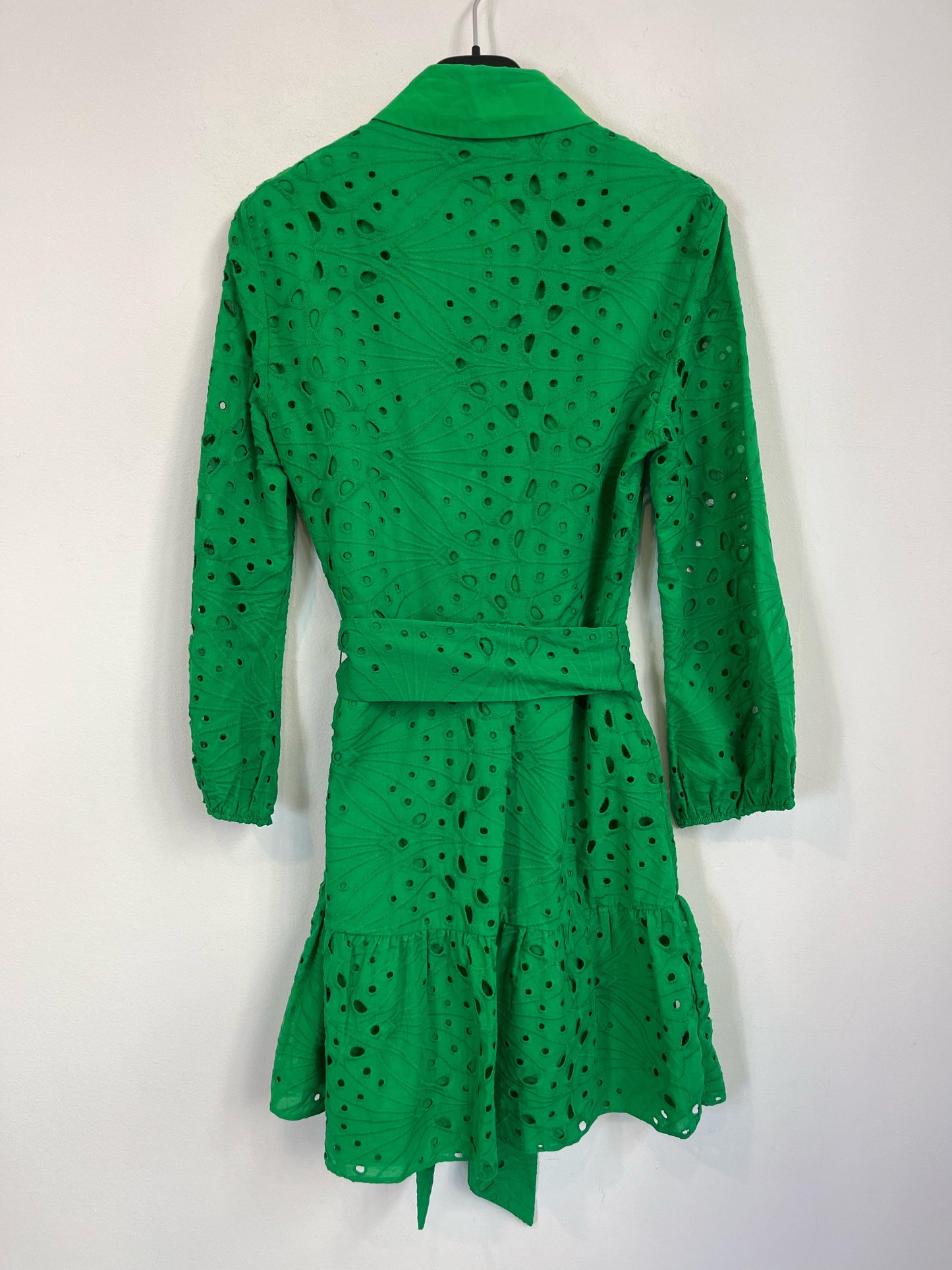 ZARA. vestido verde troquelado T.xs