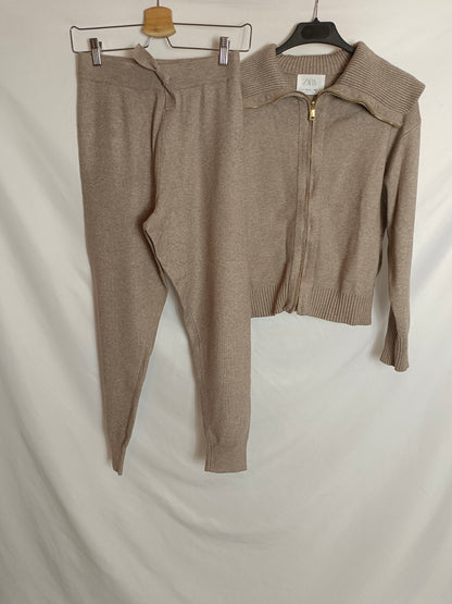 ZARA. Total look punto beige T.13-14 años