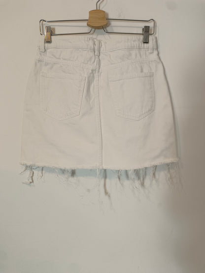 PRIMARK. Short white denim skirt, size 40