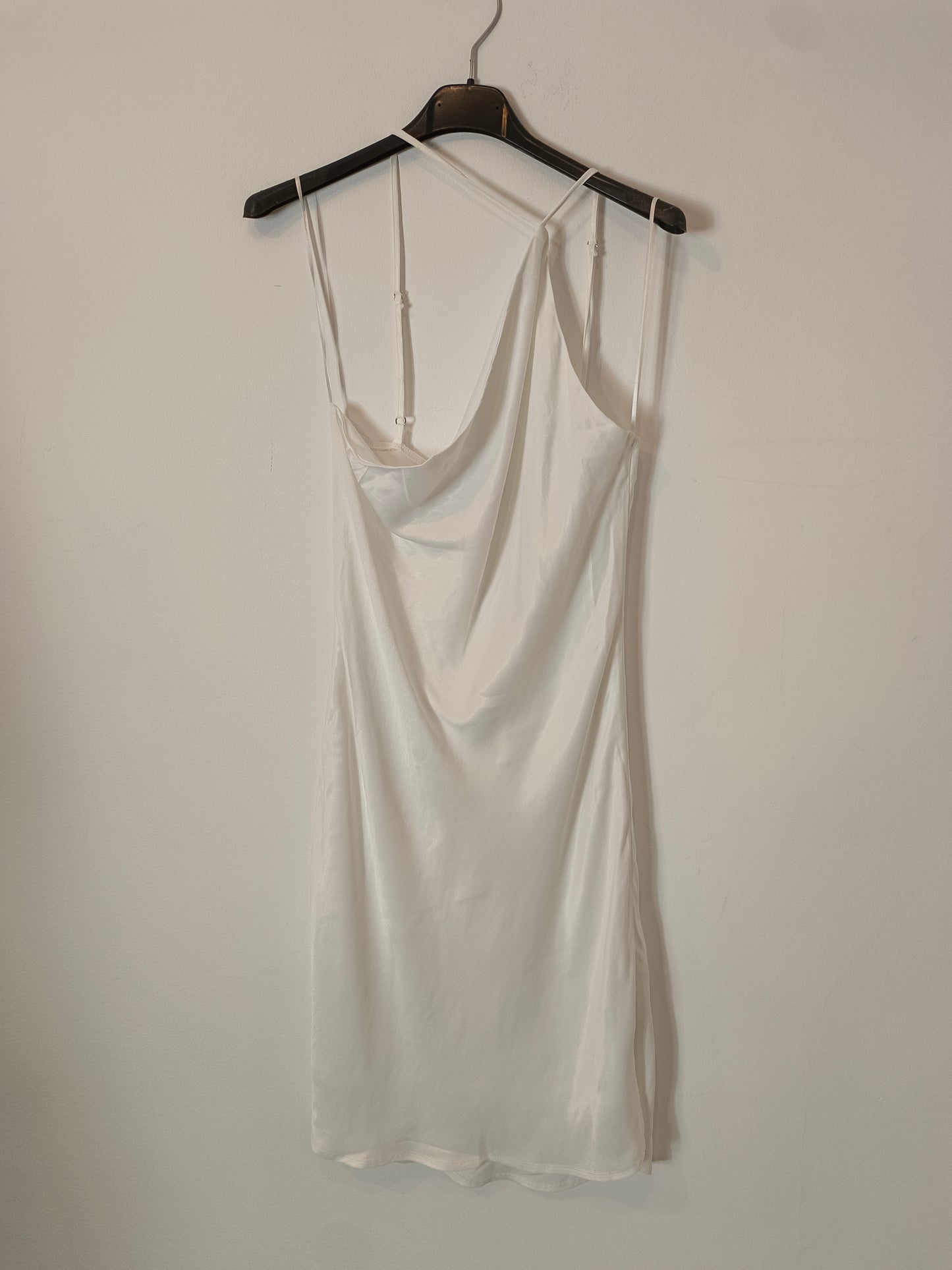 BERSHKA. Vestido lencero blanco  T.m