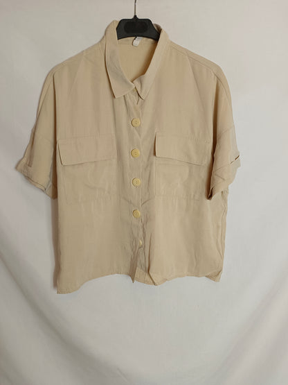 ZARA. Camisa beige manga corta T.m