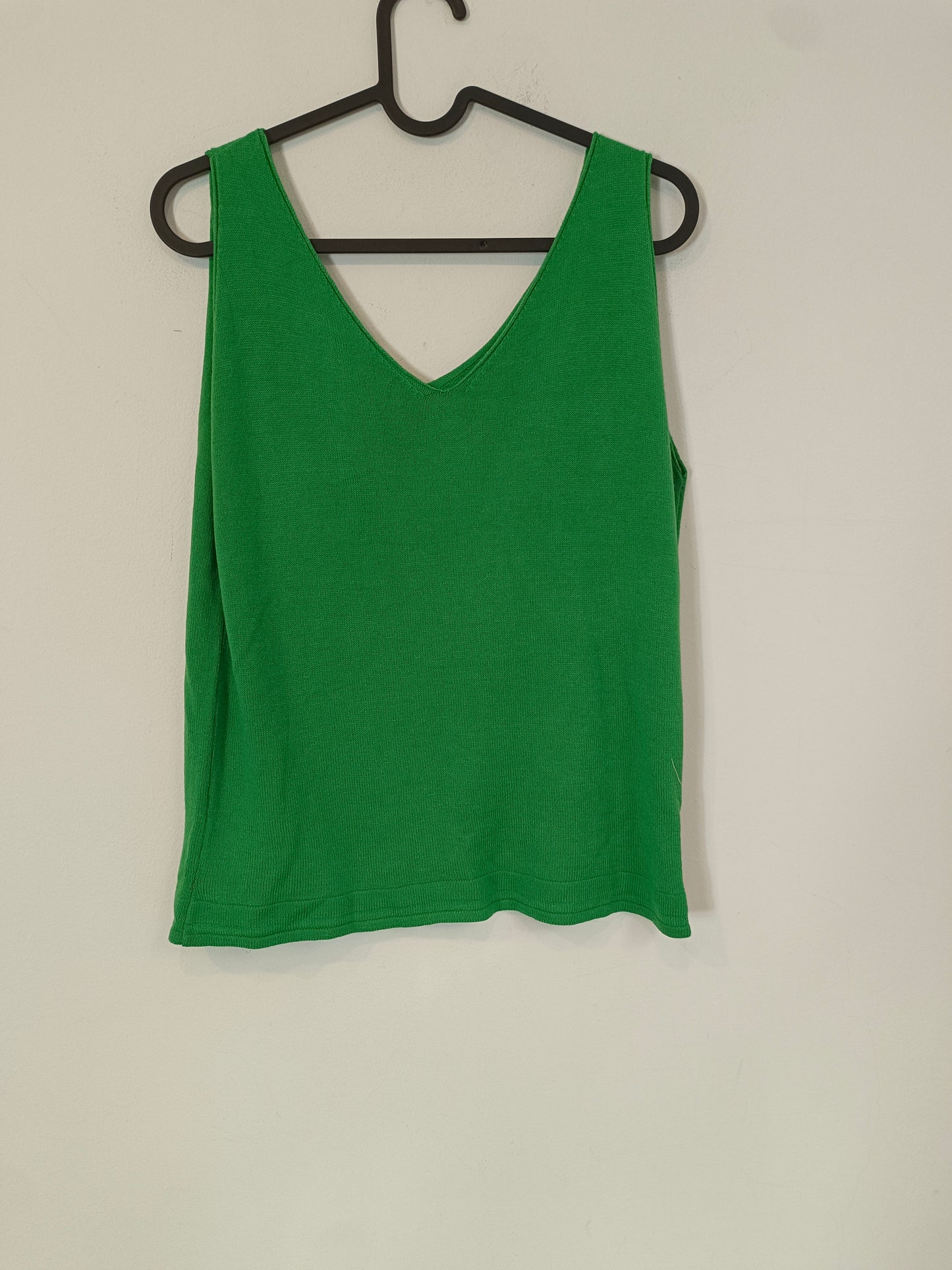 OTRAS. Top verde punto. TS/M